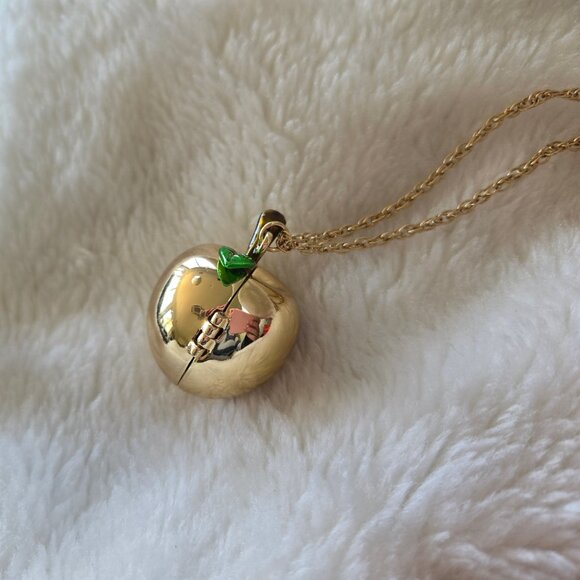 Betsy Johnson GOLD APPLE NECKLACE - Picture 10 of 12